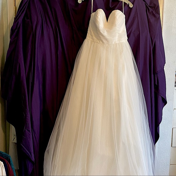 Never worn David’s Bridal wedding dress. - Picture 2 of 6